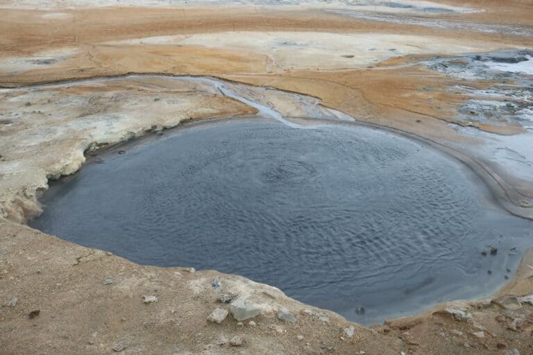 Lago sulfureo a Myvatn Islanda