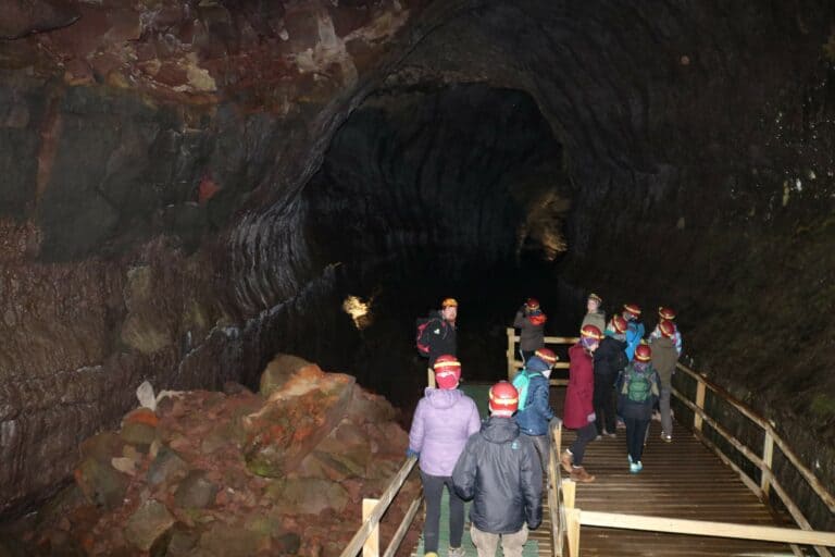 Tunnel di lava di Vidgelmir in Islanda