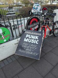 Cartello punk a Reykjavik