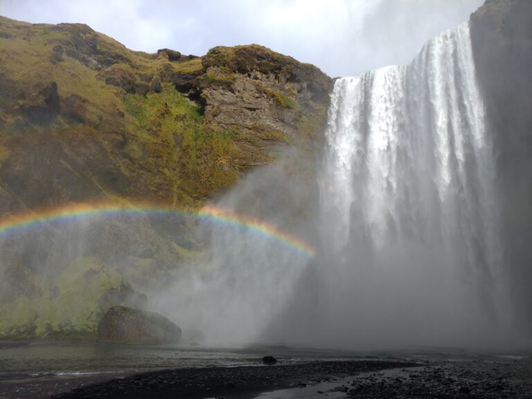 Skogafoss con arcobaleno