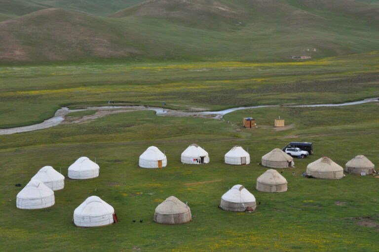 Campo di yurte di Song Kul