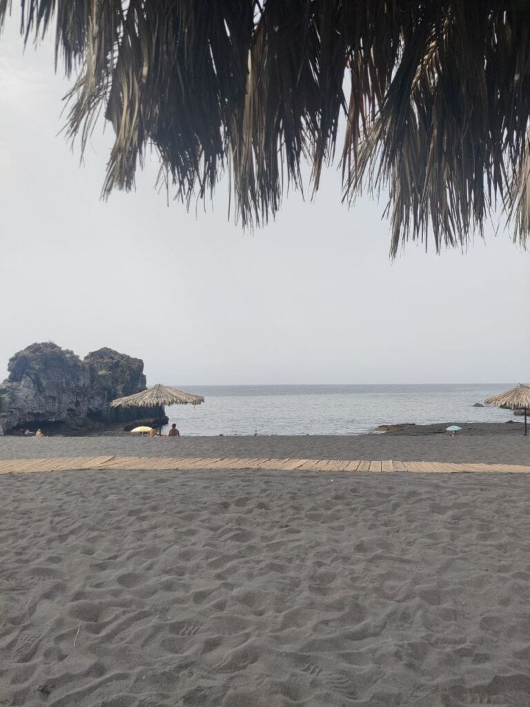 Ombrelloni a Playa del Charco Verde